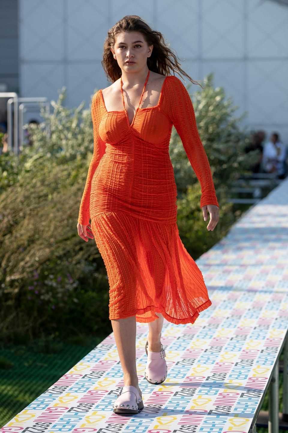 The trend color for the next season: tangerine