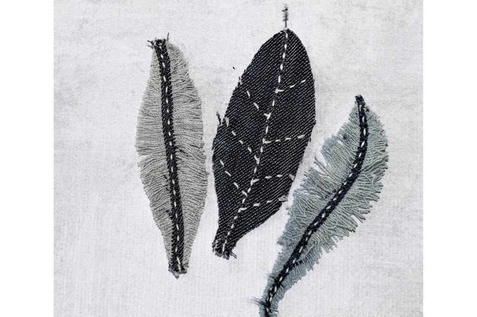 Upcycling ideas for jeans: feathers made from leftover jeans