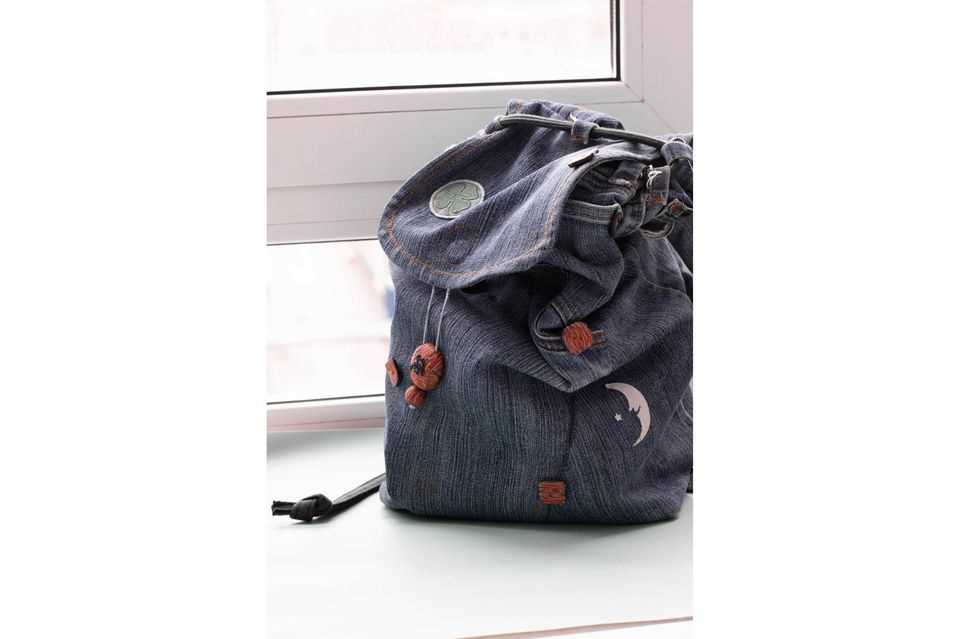 Upcycling ideas for jeans: backpack made of denim
