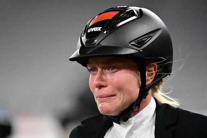 In modern pentathlon, the tears of the German Annika Schleu during her passage to horse riding, August 6, 2021