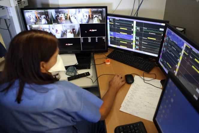 A nurse monitors the monitors of patients from the Covid unit at the Bastia hospital on August 5, 2021.