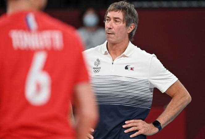 The coach of the French volleyball team, Laurent Tillie, during the match against Argentina on July 28 at the Olympic Games in Tokyo.