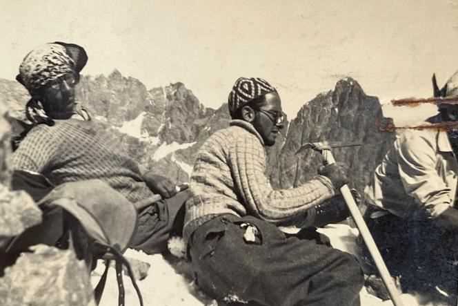 René Daumal (left) and a friend in the Alps, in the 1940s. Image taken from the book “Les Monts Analogues de René Daumal”.