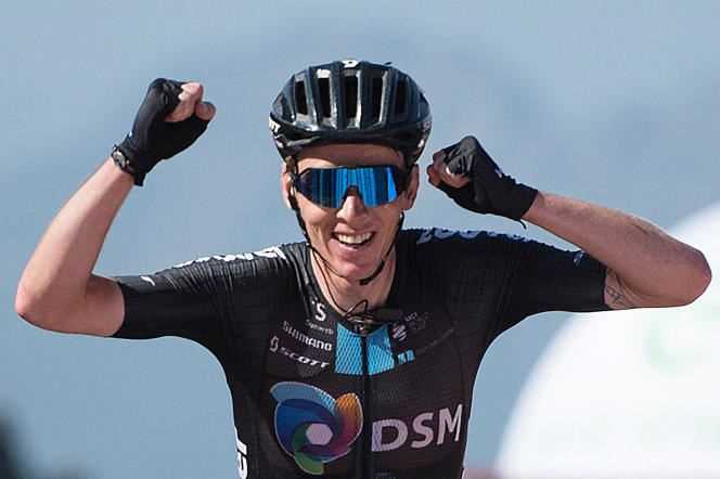 Romain Bardet celebrates his victory on the 14th stage of the Tour of Spain, Saturday August 28, at Pico Villuercas.
