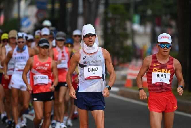 Yohann Diniz and Chinese walker Bian Tongda in the 50km Olympic Games in Sapporo on August 6, 2021.