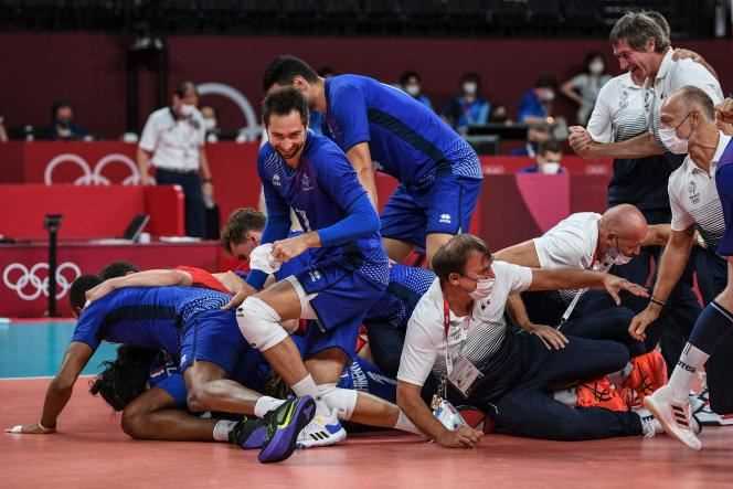 The joy of the French men's volleyball team, after qualifying for the semi-finals, overcoming the Polish world champions.