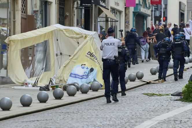 The pharmacy on rue Stanislas, in Nancy, was vandalized during the demonstration against the health pass on July 24, 2021.