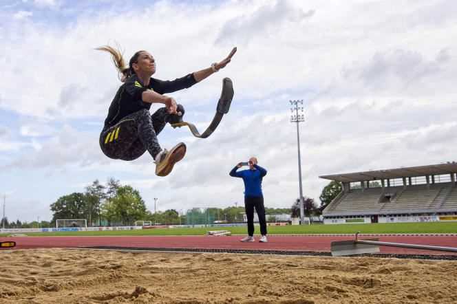 The athlete Marie-Amélie Le Fur, also president of the French Paralympic and Sports Committee, during a training session at the Jean-Leroy stadium in Blois (Loir-et-Cher), on May 21, 2021.