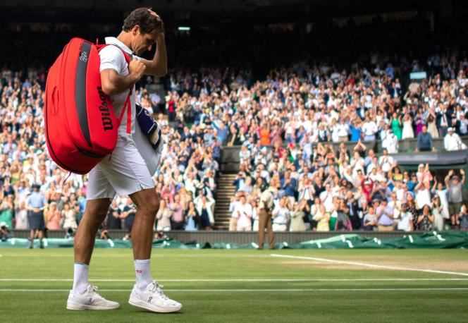 Switzerland's Roger Federer leaves the pitch after losing to Poland's Hubert Hurkacz in the quarter-finals of the Wimbledon tournament on July 7, 2021.