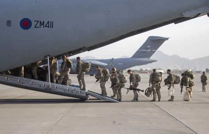 Evacuation of British personnel aboard A400M at Kabul airport, August 28, 2021.