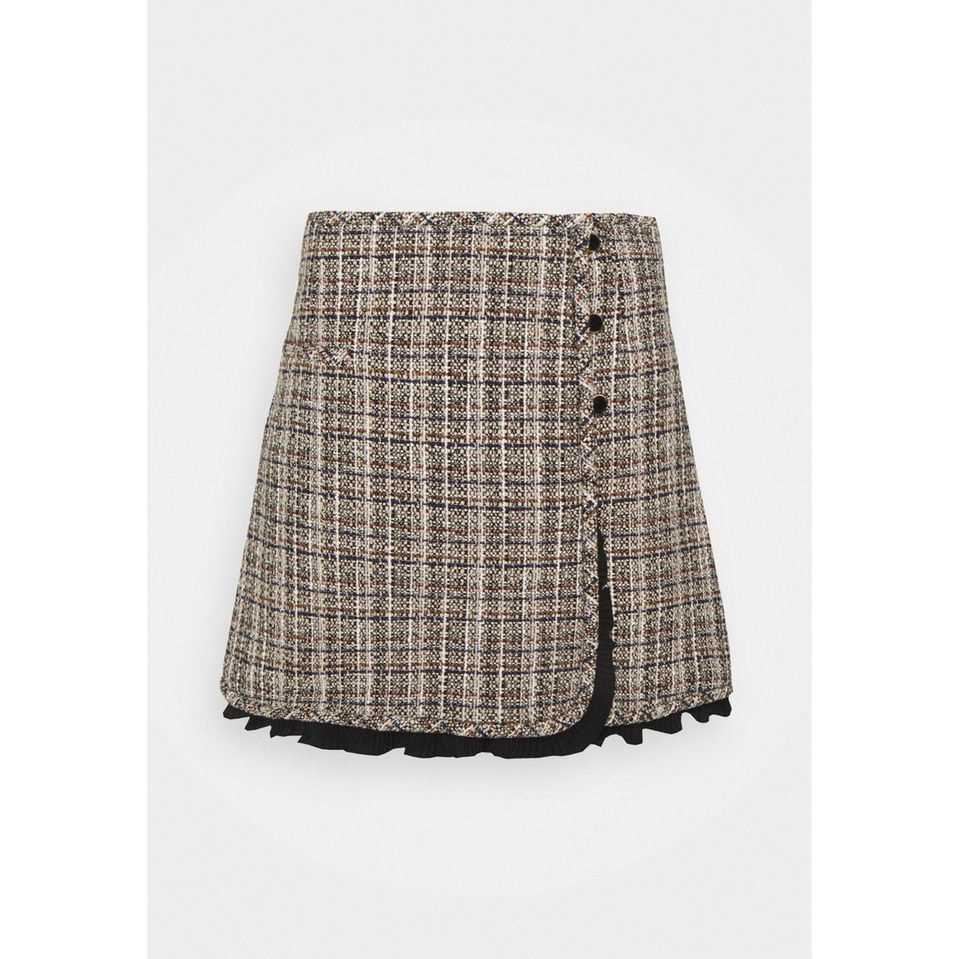 boys, boys, boys: checkered mini skirt