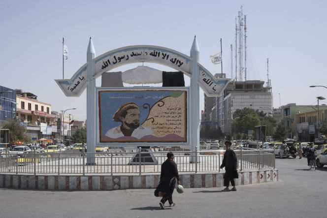 A portrait of Massoud in Darwaze-Jamhori Square, where, the day before, a demonstration for women's rights was suppressed by the Taliban.  In Mazar-e Charif (Afghanistan), September 10, 2021.