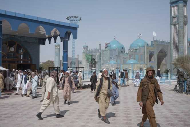 Afghans leave the Rawze-I-Charif Blue Mosque in Mazar-e Charif (Afghanistan) after the big Friday prayer, September 10, 2021.