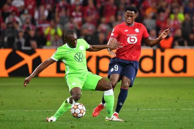 Lille's Jonathan David, in a duel with Wolfsburg defender Jérome Roussillon.
