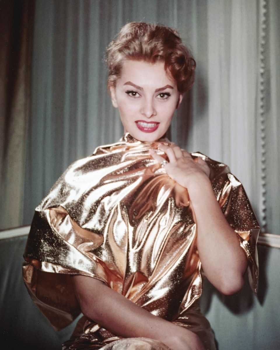 Sophia Loren loves the big show - she can do it in gold!