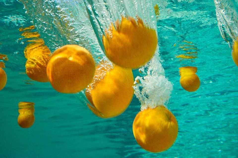 Fruits for beauty: oranges in the water