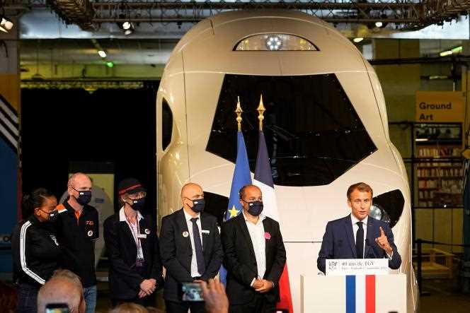 Emmanuel Macron in front of the latest TGV, at the Gare de Lyon, in Paris, September 17, 2021.