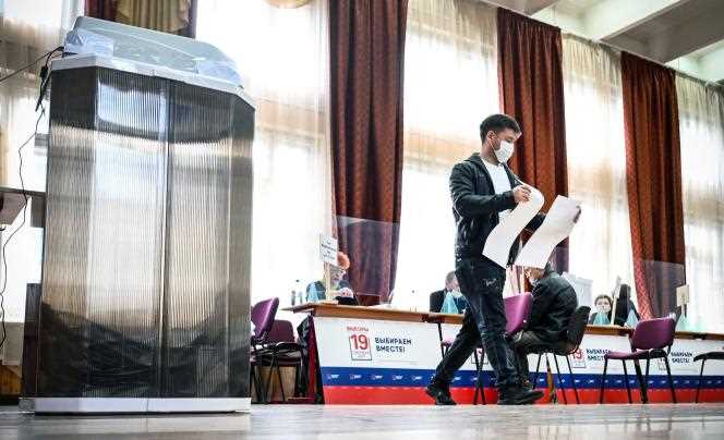 At a polling station in Moscow during the Russian parliamentary elections on September 18, 2021.