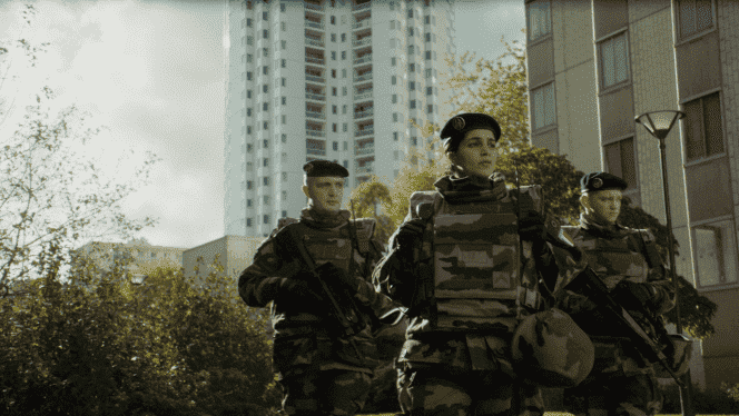 From left to right: soldier Hicham (Karim Leklou), sergeant Yasmine (Leïla Bekhti) and soldier Léo (Anthony Bajon) in 