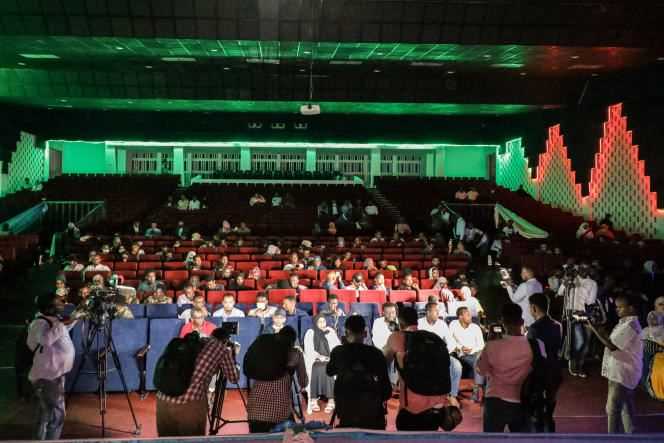 Spectators await the first screening of Somali films at the Mogadishu National Theater in 30 years on September 22, 2021.