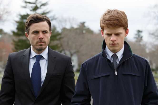 Lee Chandler (Casey Affleck) and his nephew Patrick (Lucas Hedges) in 