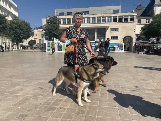 Hélène Decanter, Jagger's mistress, here with her two other dogs, Naya and Pepscer, Thursday September 2 in Poitiers.