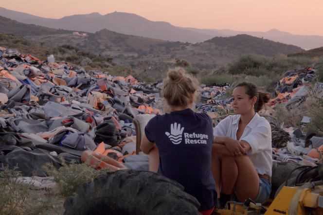 Melati Wijsen has been fighting plastic pollution with her sister Isabel since the age of 12 with their Bye Bye Plastic Bags initiative.  In “Bigger Than Us”, by Flore Vasseur.