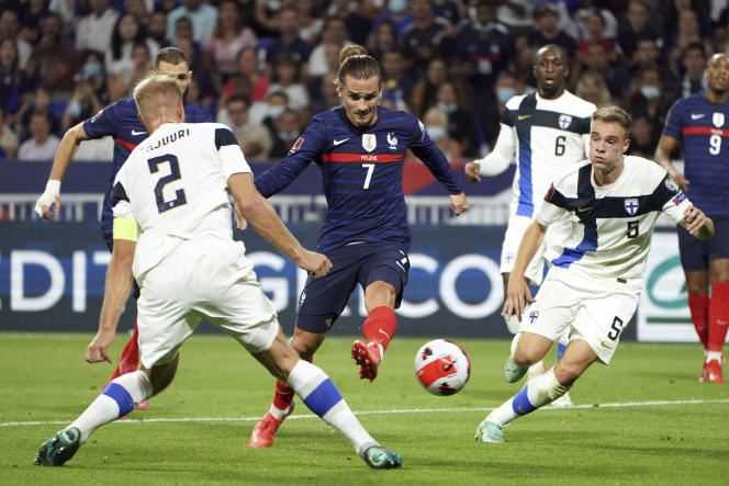 Subtle outside of Antoine Griezmann's left foot to score the first French goal of the evening, against Finland, in Décines, on September 7, 2021.