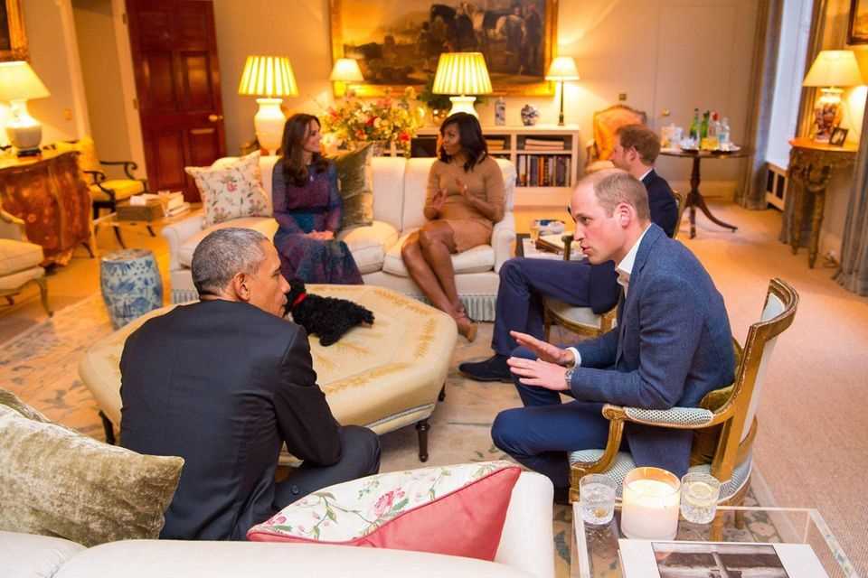 Prince William, Prince Harry and Duchess Catherine received Barack Obama and Michelle Obama in their private living room at Kensington Palace in 2016.