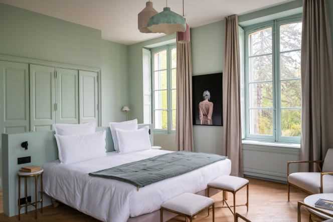 One of the pastel-colored rooms at the Domaine de Primard, in Guainville (Eure).