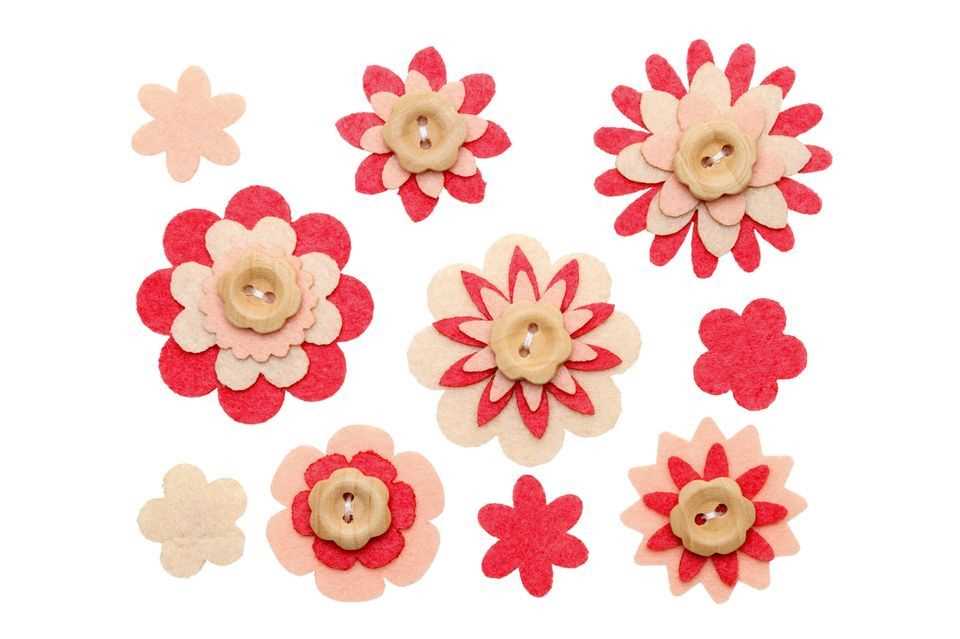 Crafting with buttons: flowers