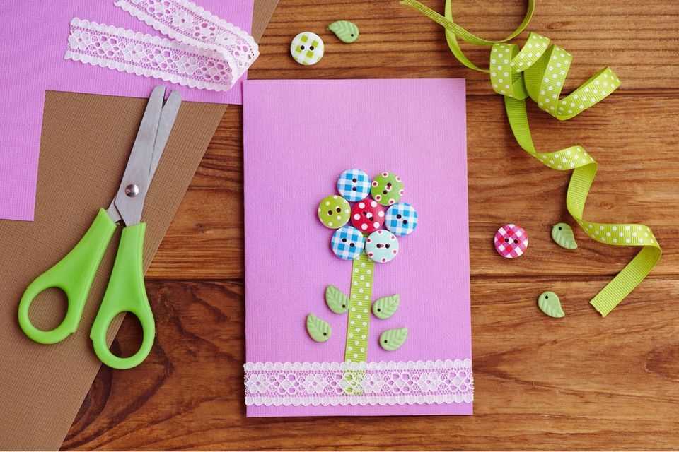 Handicrafts with buttons: card with buttons