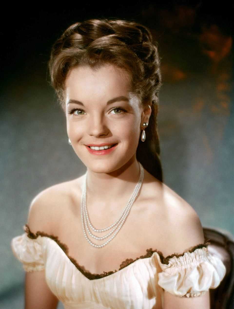 A superstar thanks "Sissi": The role of Empress Elisabeth of Austria made the young Romy Schneider famous in Germany.  She didn't particularly like the soulful trilogy herself.