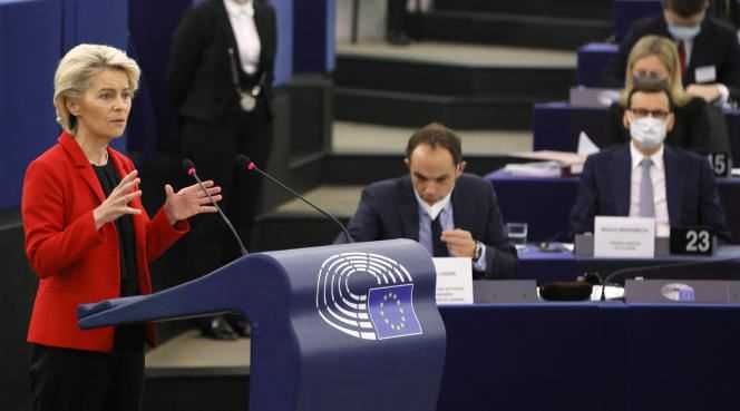 The President of the European Commission, Ursula von der Leyen, confronted the Polish Prime Minister, Mateusz Morawiecki (background, number 23), at the European Parliament, in Strasbourg, on October 19, 2021.
