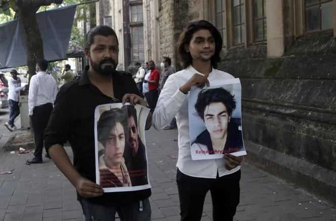Fans of Bollywood actor Shah Rukh Khan demand the release of his son Aryan Khan, in front of the High Court in Bombay (India) on October 26, 2021.