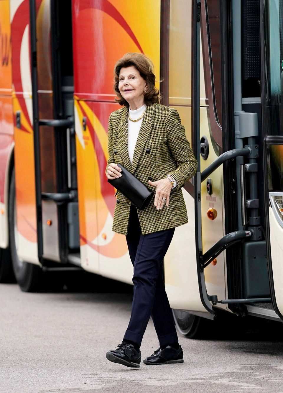 Queen Silvia: This look makes her look years younger