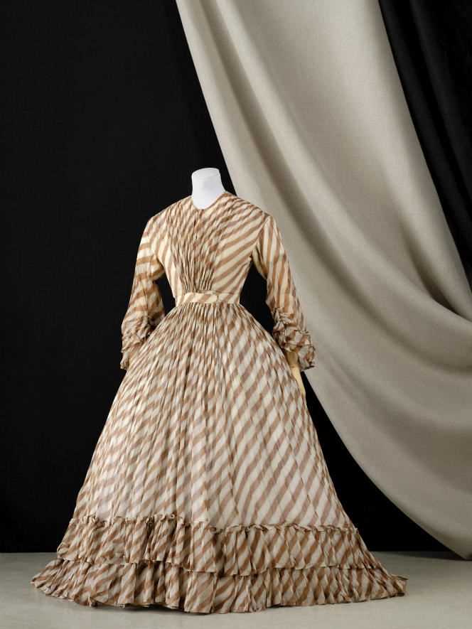 Crinoline dress, circa 1845.