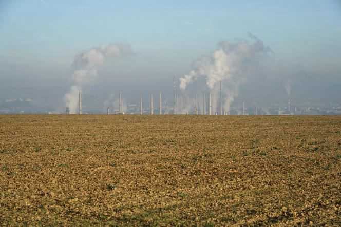 Smoke rises from the chimneys of the Total refinery in Feyzin (Rhône), on October 15, 2021.