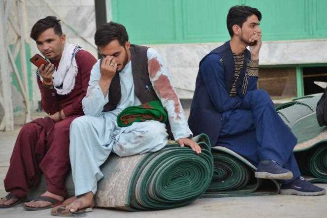 In Kandahar after a suicide attack that hit the Shiite Fatemieh mosque on October 15, 2021.