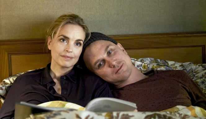 Lisa (Nina Hoss) is a playwright and her brother Sven (Lars Eidinger) is an actor.