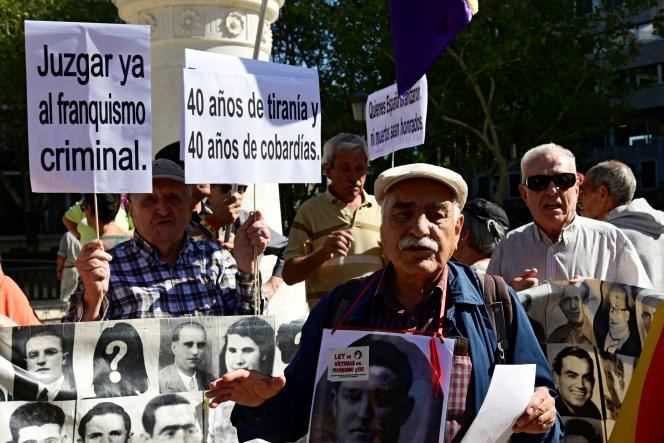 Protesters hold up placards demanding justice for the crimes of Francoism, in front of the Supreme Court, September 24, 2019, in Madrid.