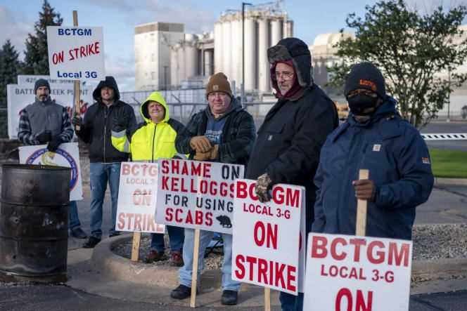 Kellogg's workers on strike in Battle Creek, Michigan, Tuesday, October 26.