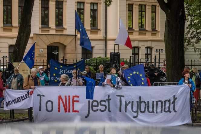 Pro-European demonstration in front of the Polish Constitutional Court in Warsaw on August 31.