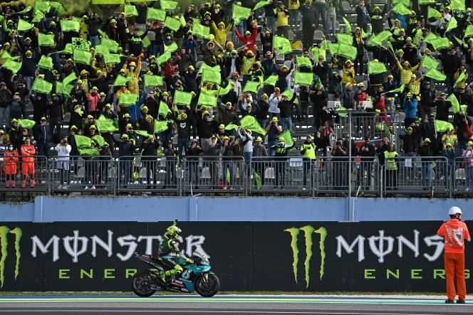 Valentino Rossi bids farewell to his audience at the Emilia-Romagna Grand Prix on October 24, 2021.