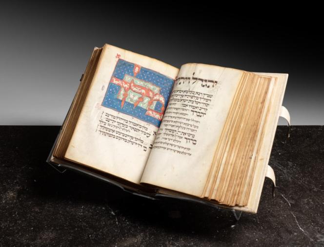 The Alliance Israelite Universelle (AIU) is selling at Sotheby's in New York on October 19 its most beautiful medieval Hebrew manuscript, the Mahzor known as “Luzzatto”, estimated between 4 and 6 million dollars.