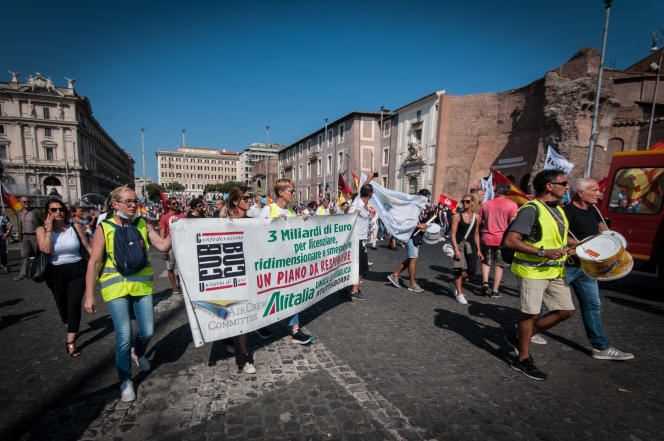 Alitalia employees demonstrate in central Rome on October 1, 2021.
