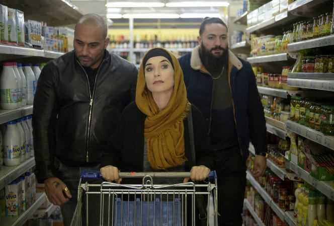 Kamel Guenfoud, Isabelle Huppert and Youssef Sahraoui in “La Daronne”, by Jean-Paul Salomé.