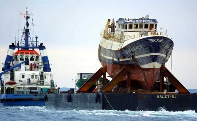 The wreck of the Breton trawler “Bugaled-Breizh”, on a barge pulled by a tug, heading for the port of Brest, July 13, 2004.