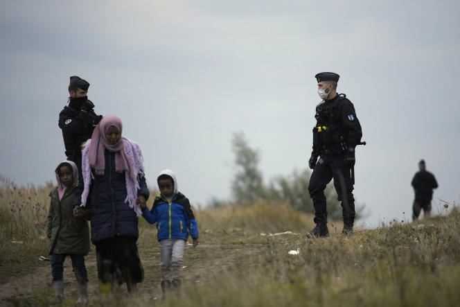 Members of the police on patrol near a migrant camp in Calais (Pas-de-Calais), Thursday, October 14, 2021.