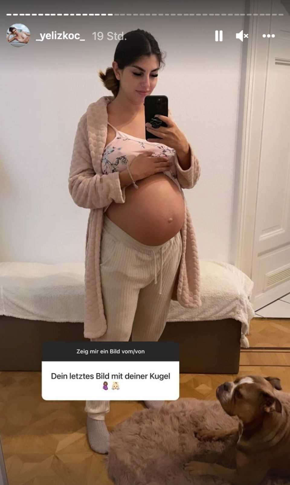 Yeliz Koc shows her baby bump